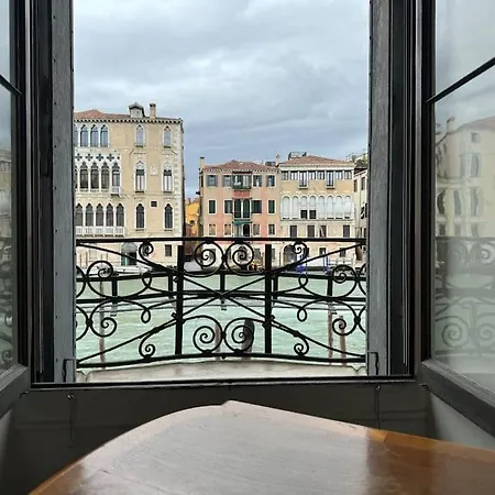 Ponte Di Rialto E Canal Grande-palazzo Benzon Veneza
